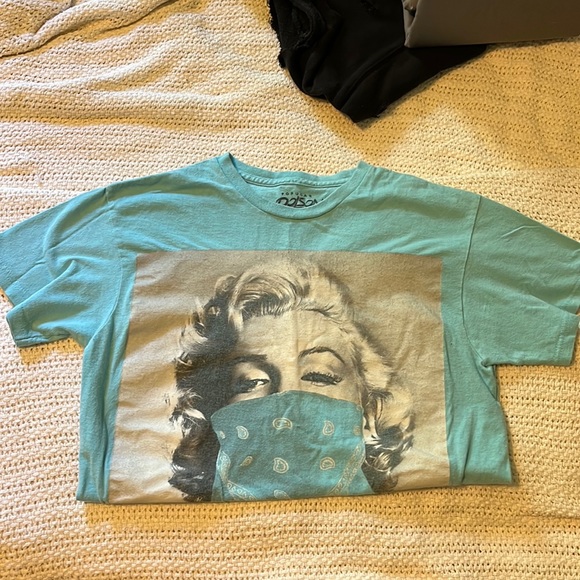 Popular poison tee - Picture 1 of 2